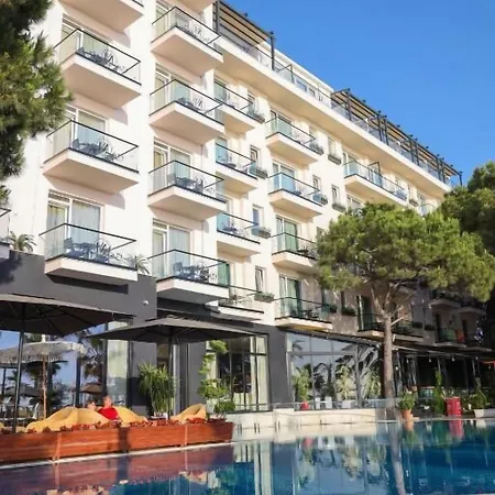 Vm & Hotell Golem (Tirana)