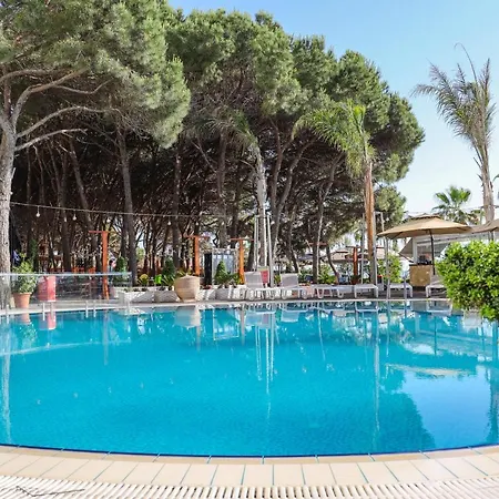 Ξενοδοχείο Vm & 5*