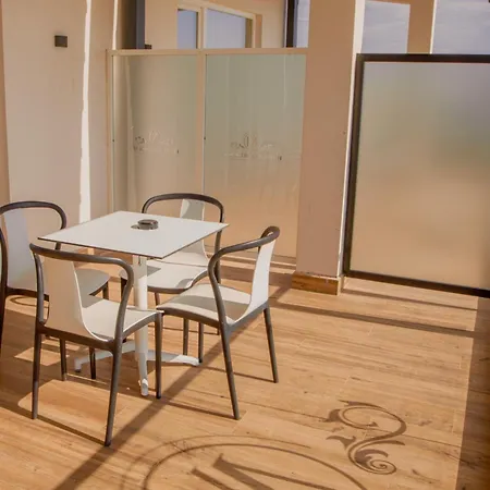 Vm & Ξενοδοχείο Golem (Tirana)