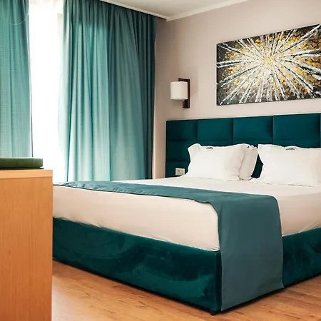 Hotel Vm & Golem (Tirana)