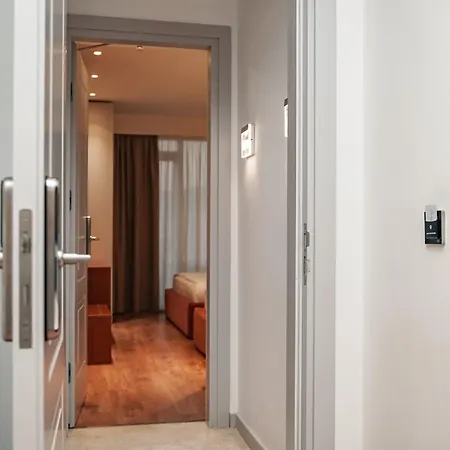 Vm & Hotel Golem (Tirana)