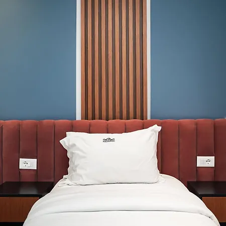 Hotel Vm & Golem (Tirana)