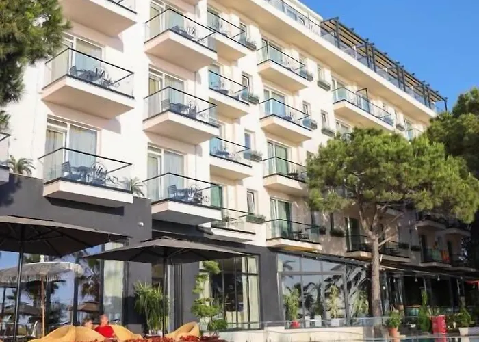 Vm & Hotel Golem (Tirana)